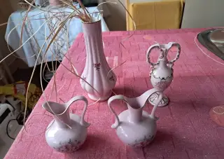 4 ks růžového porcelánu