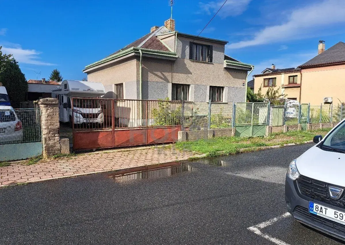 Prodej rodinného domu 240 m², na pozemku 1199 m², Praha - Ho