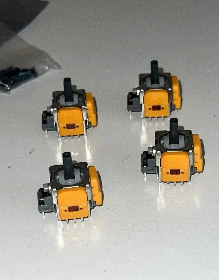 4x Analogová páčka s hall efekt senzorem pro PS5