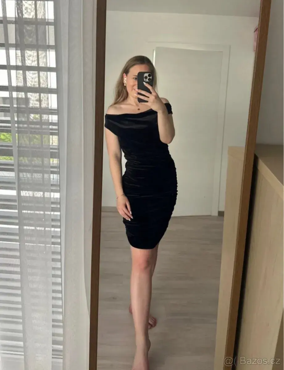 Nádherné semišové šaty H&M S