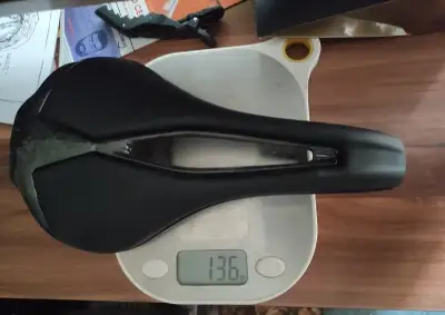 Nové sportovní i cestovní sedla na kolo.