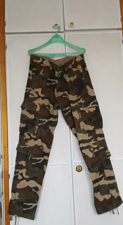 Maskáčové kalhoty