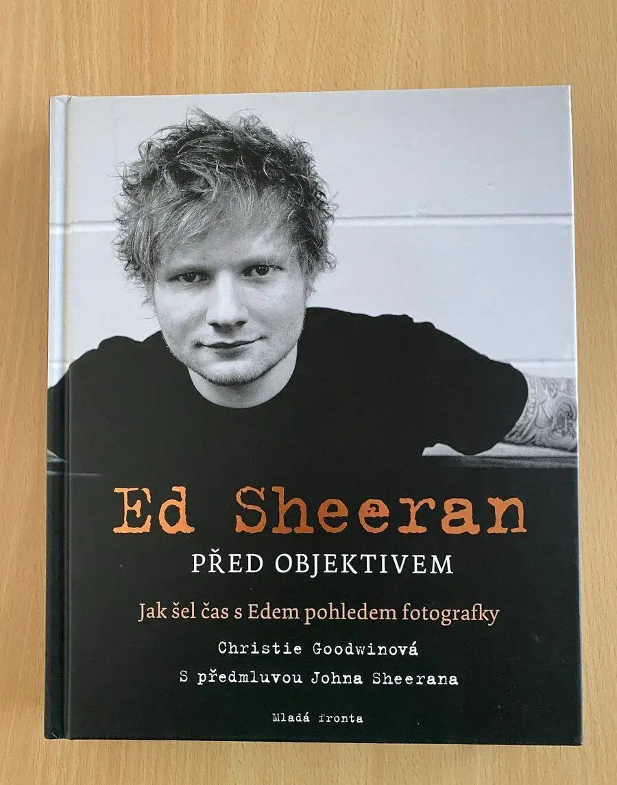 Nová kniha Ed Sheeran před objektivem