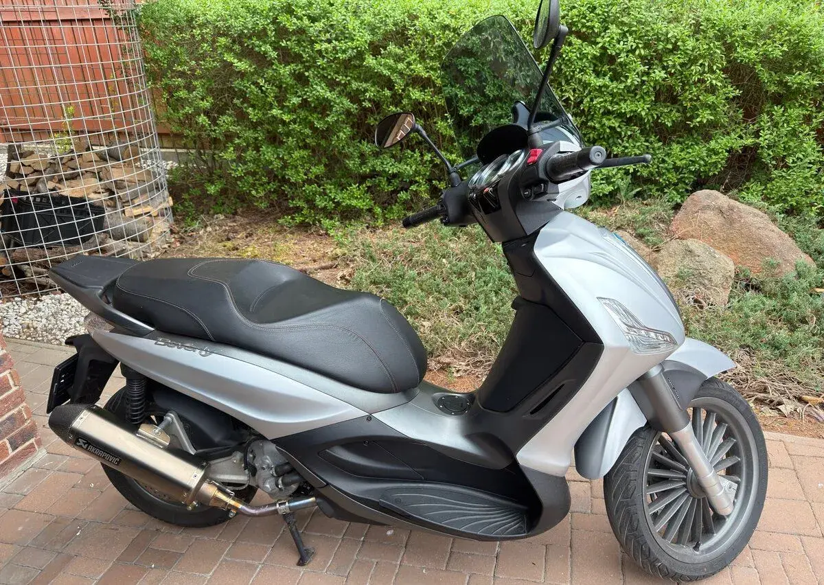 Zánovní skůtr Piaggio Beverly 300 ie ABS