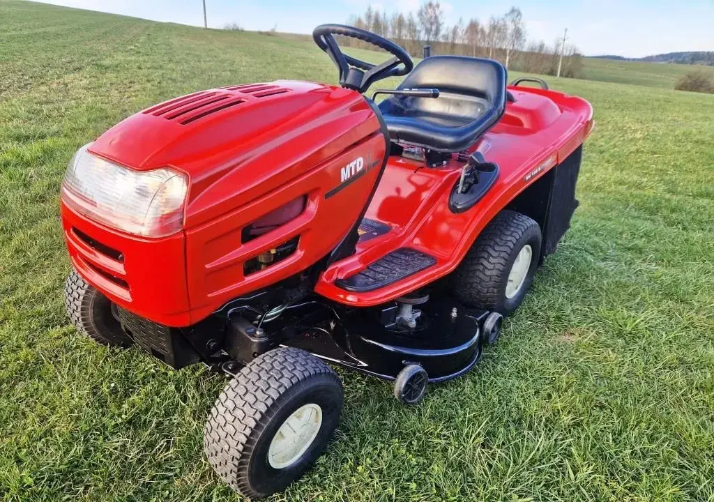 Zahradní traktor, traktůrek MTD 13,5HP 102cm