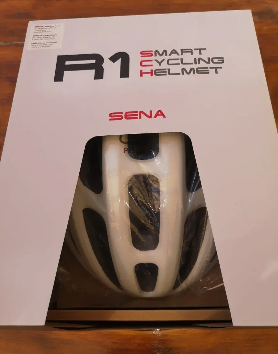 Smart helma SENA R1