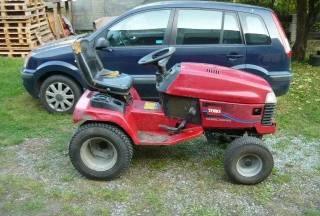 Zahradní traktor Toro - Diesel 23 koní - poctivý veterán