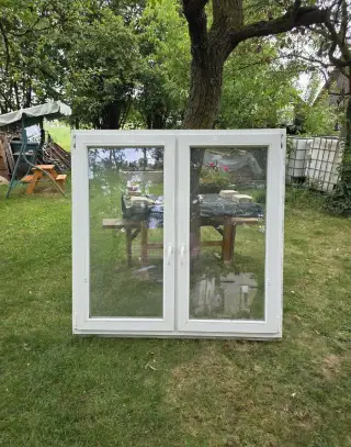 Plastová okna – 2 ks, dvoukřídlá, dvojsklo