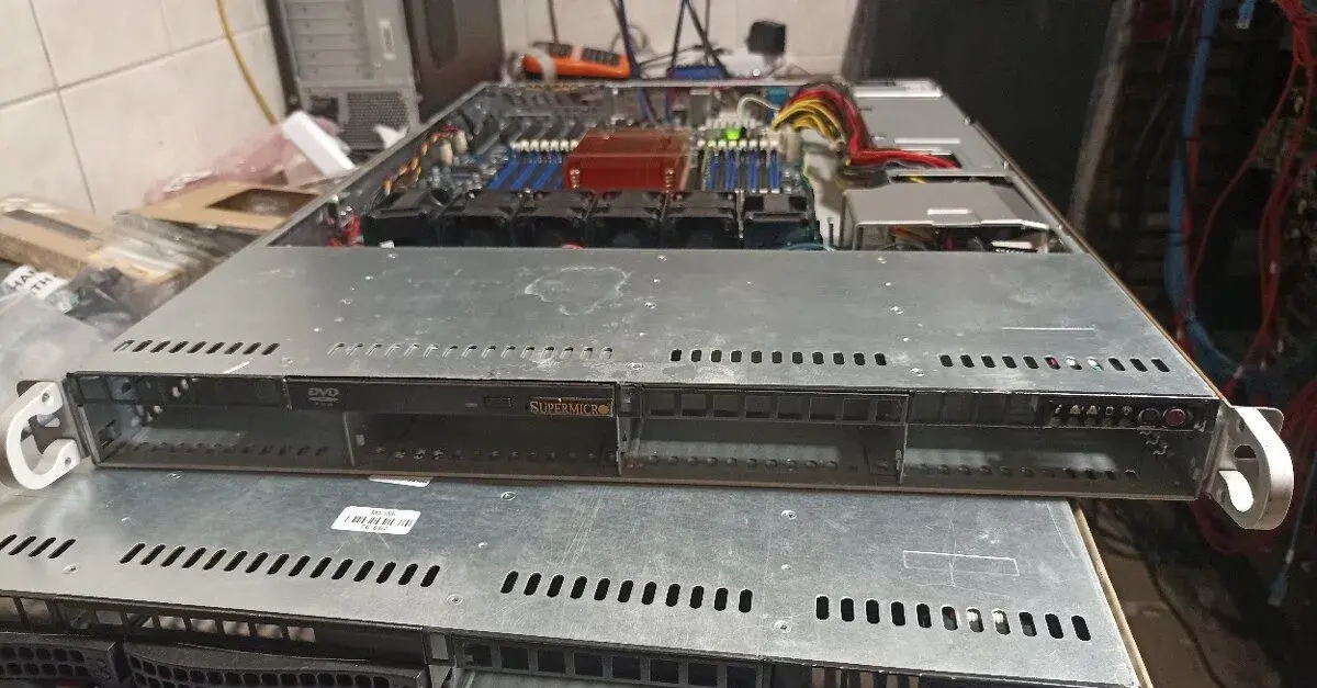 Supermicro 1U 4LFF MZ31-AR0-00 EPYC 7401P 24C/48T, 2x 10GbE