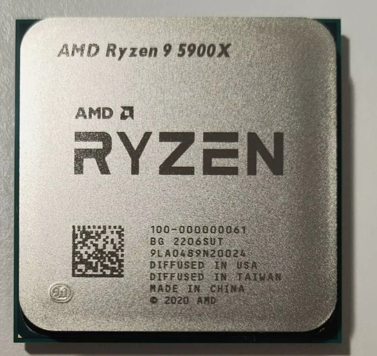 AMD Ryzen 9 5900X, 12C/24T, TDP 105W, bez chladice