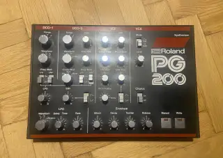 Roland PG-200 – Vintage Programmer (skvělý stav)