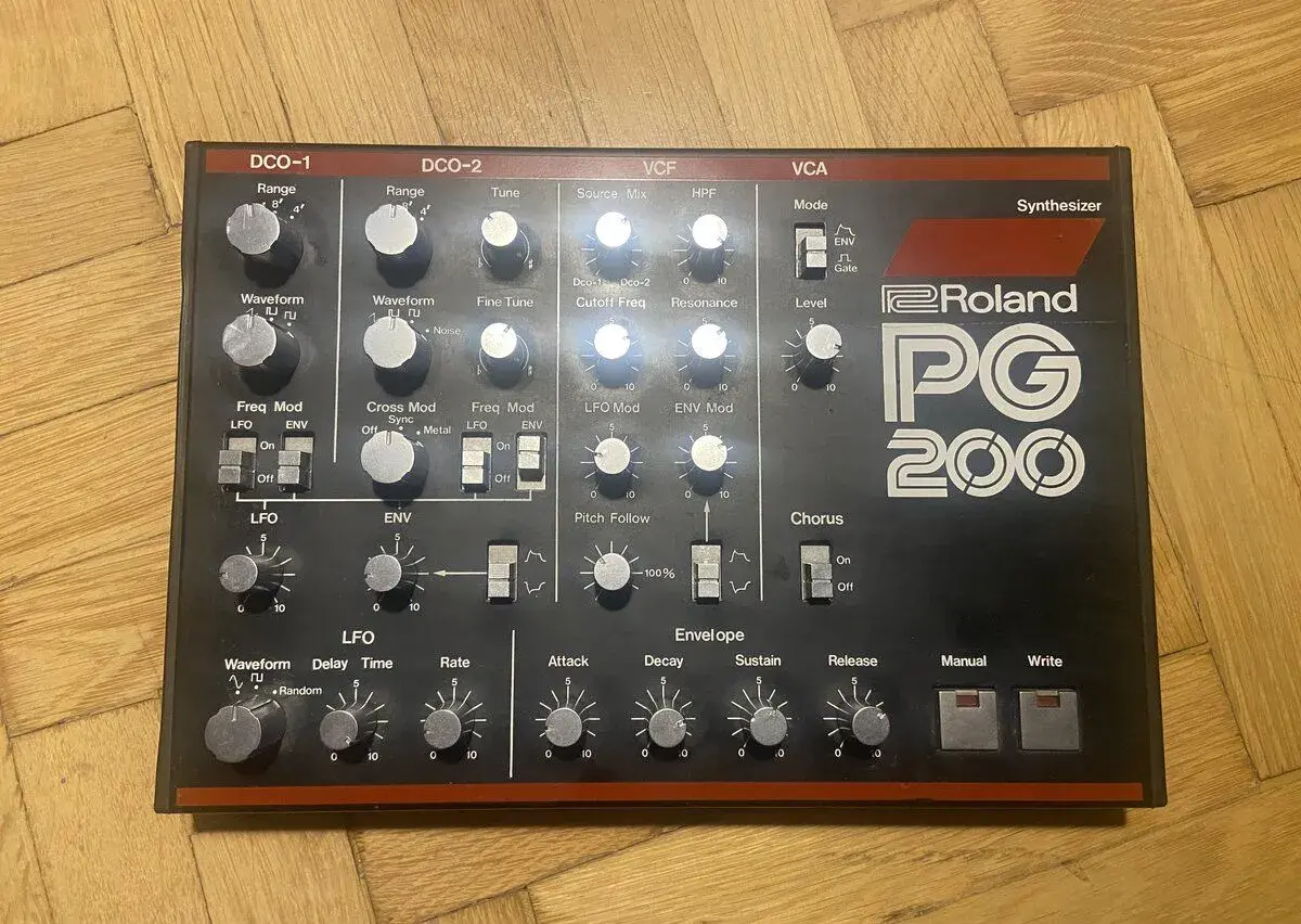 Roland PG-200 – Vintage Programmer (skvělý stav)