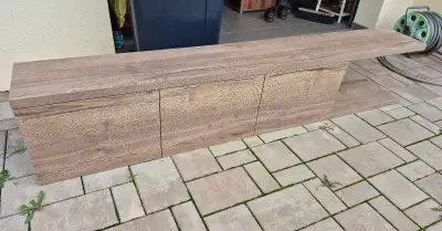 Závěsná skříňka pod TV 215 cm dub halifax tabákový