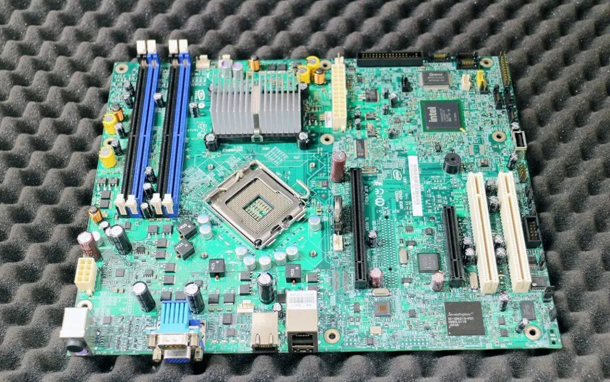 Intel Server Board S3200SH