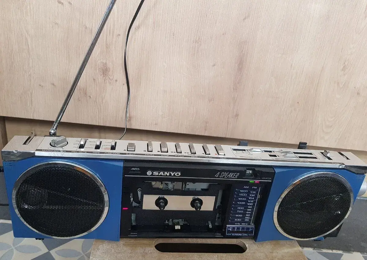 Sanyo M7780F