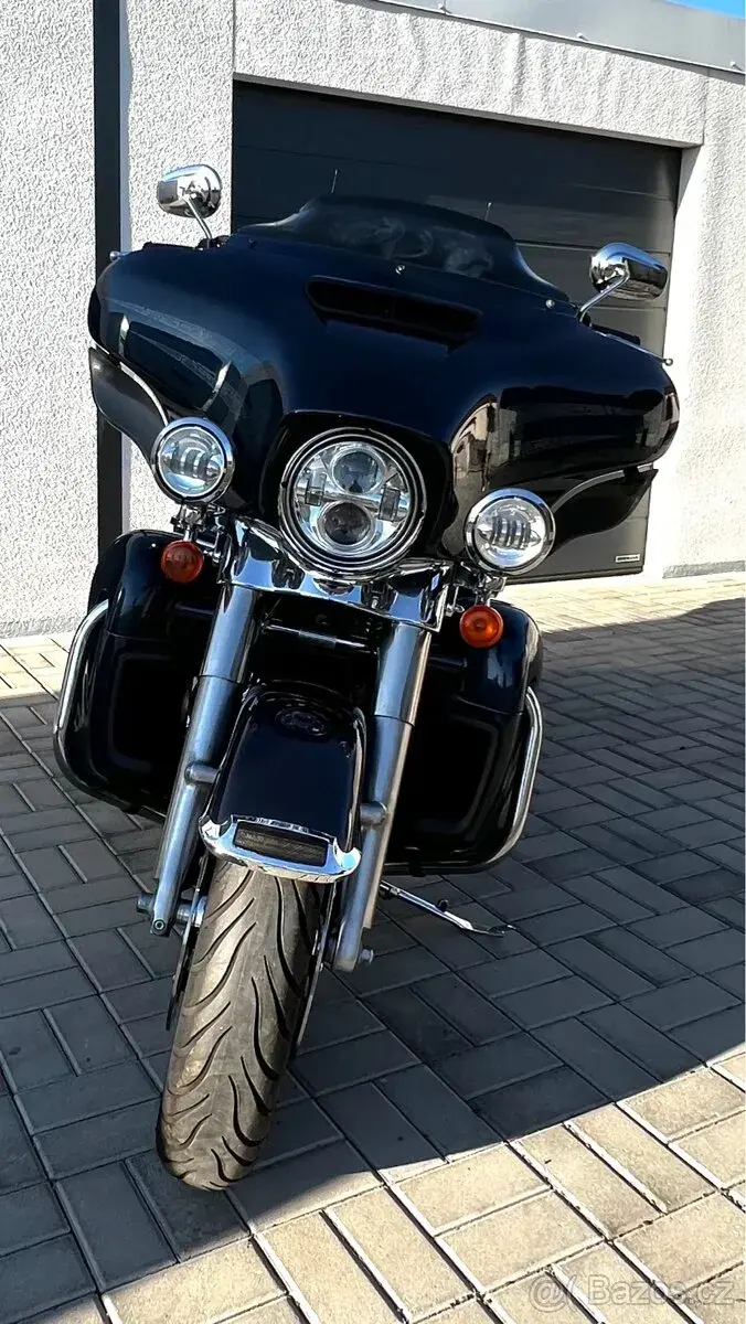 Harley - Davidson, modrá Ultra Electra Glide Limited.