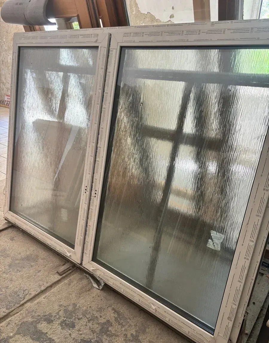 Okna 2300x1690 a 2300x1530MM, nové, trojsklo kůra