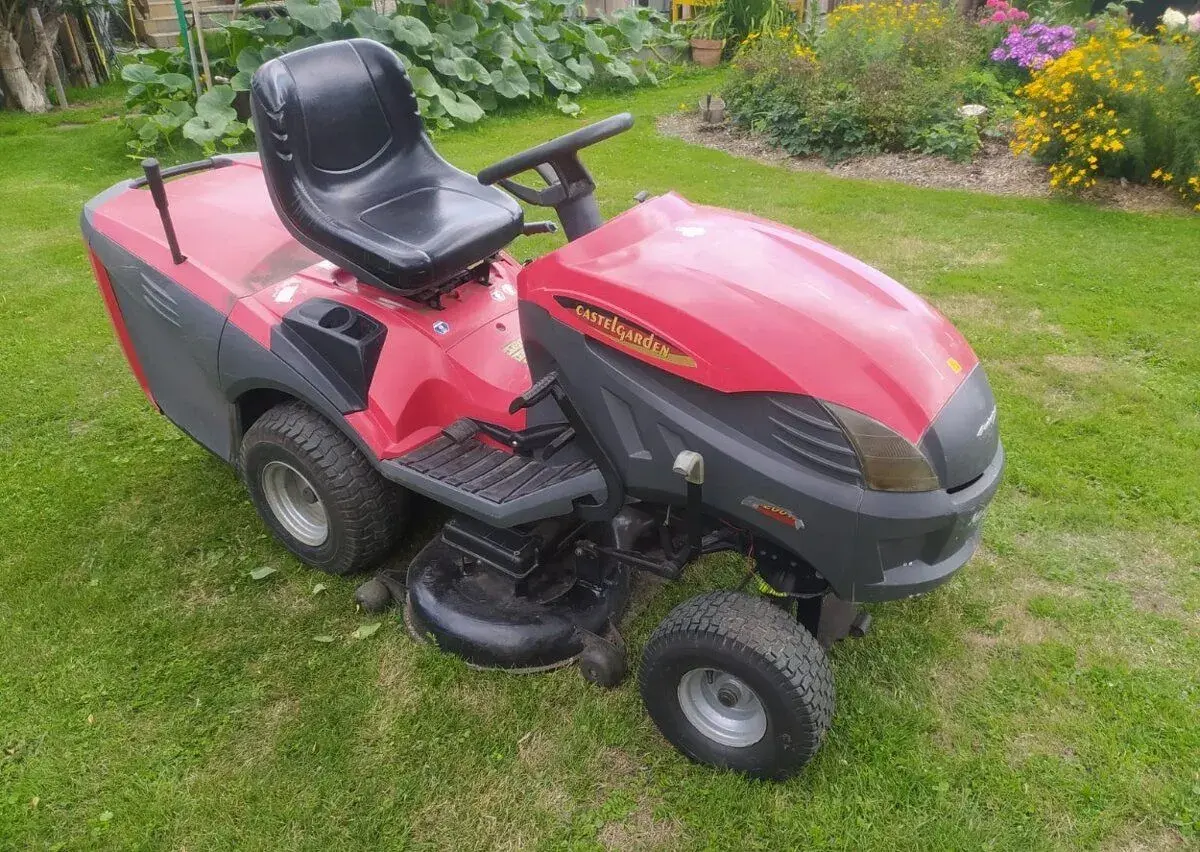 Castelgarden XT200 HD Zahradní traktor 2V