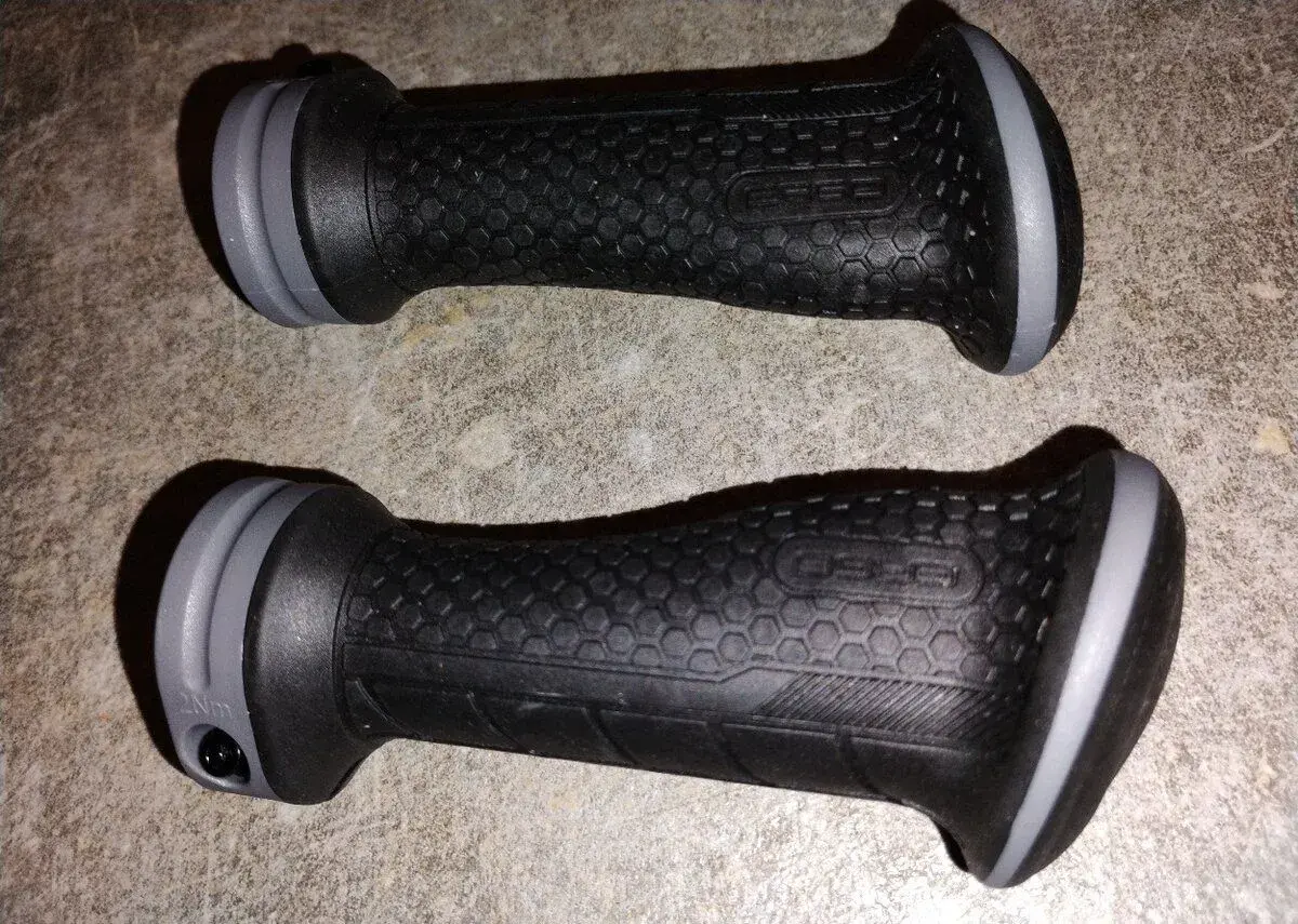Ergonomické juniorské gripy 19mm