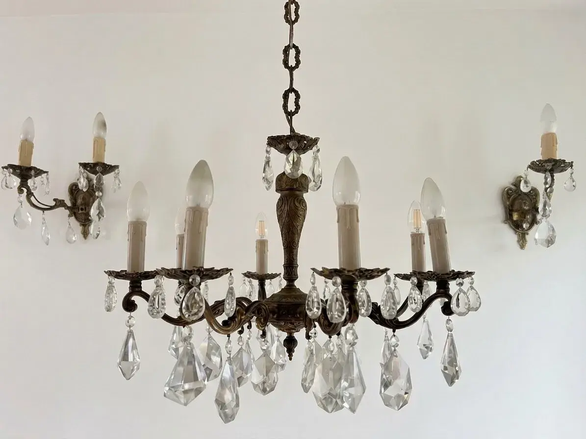 Mosazný lustr se 2 nástěnnými lampami