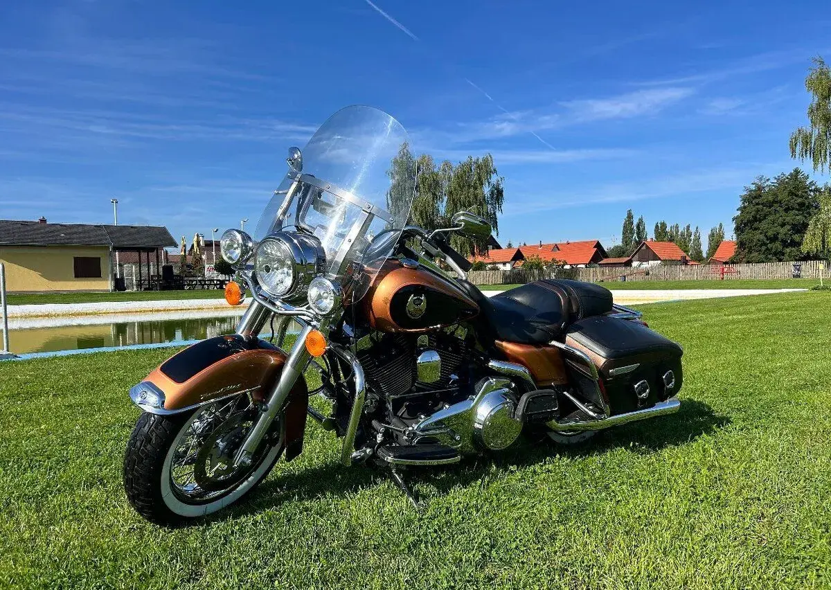 HARLEY DAVIDSON ROAD KING CLASSIC 105th ANNIVERS. 1. MAJITEL