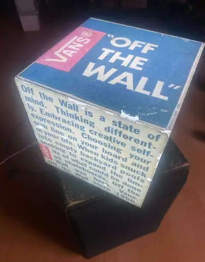 Originální svítící reklamní kostka VANS "Off The Wall" 20x