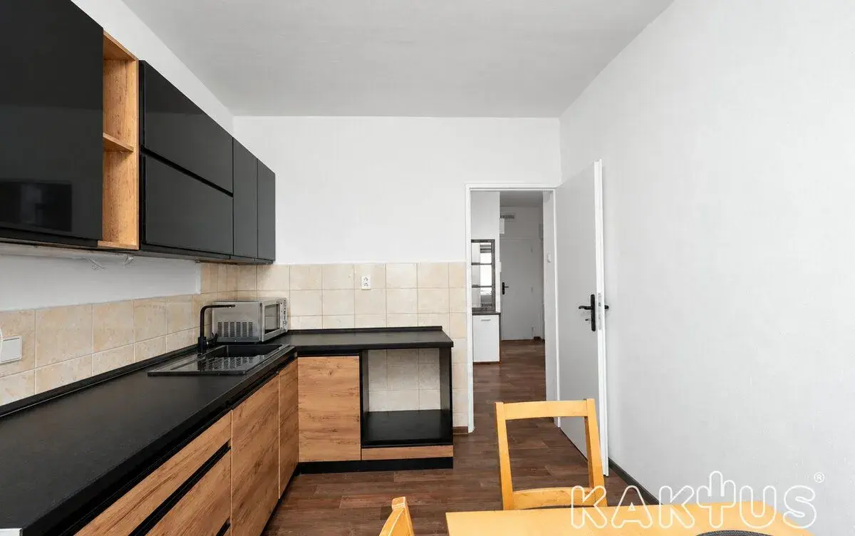 Pronájem bytu 3+1 (71 m2) s balkónem, ul. U Společenského do