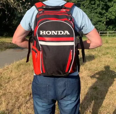 Originální zánovní batoh Honda