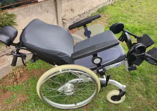 JAKO NOVÝ značkový KVALITNÍ invalidní vozík MEYRA