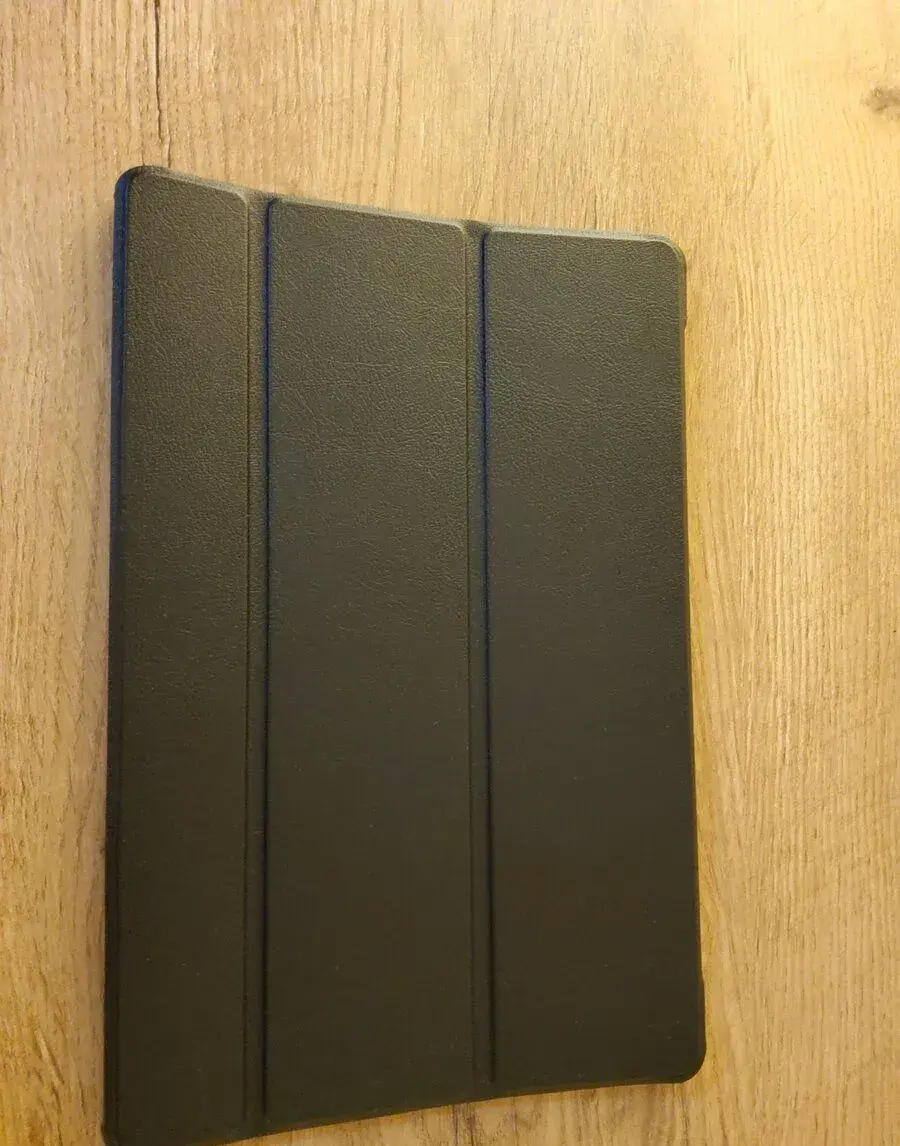 Černé pouzdro na tablet