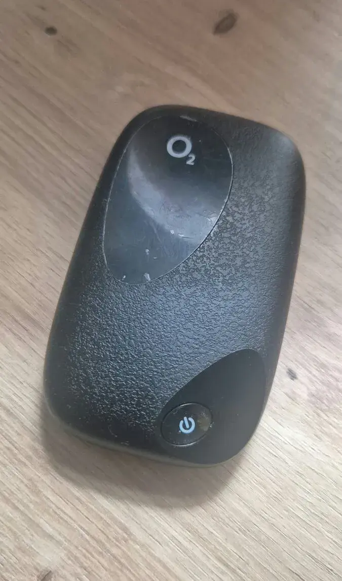 Wi-Fi modem (tzv. internetové vajíčko) v designové edici od