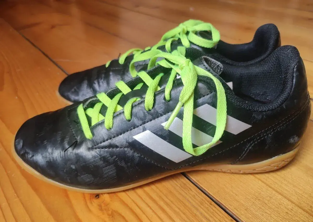 Obuv do tělocvičny Adidas - sálovky vel. 38