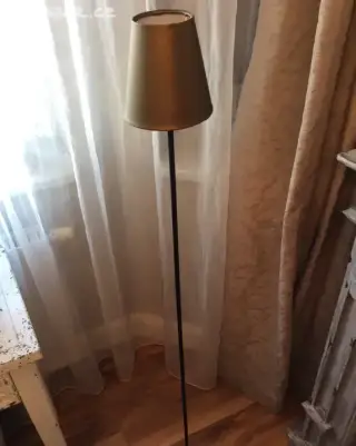 Stojací lampa, výrobce Loberon