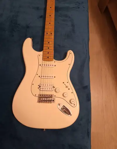 Kytaru Fender Stratocaster