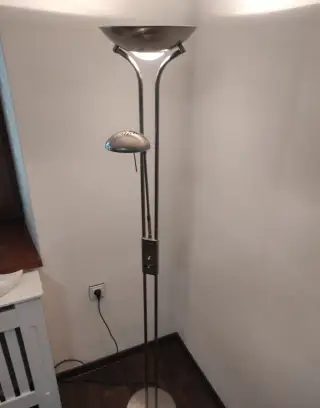 Stmívatelná lampa stříbrná