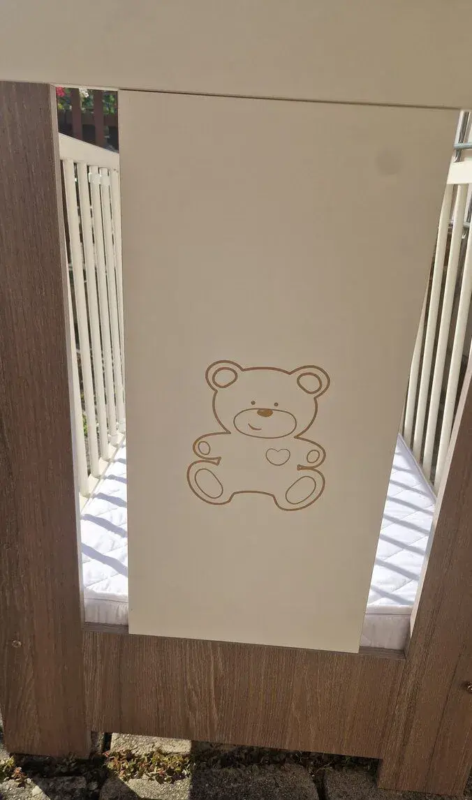 Bílá postýlka