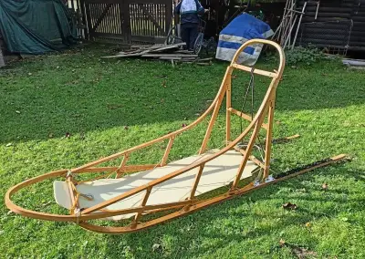 Nepoužité velké sáně (tobogán) pro spřežení 6 a více psů