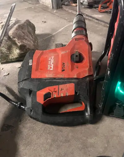 Hilti te 70 ATC AVR + 1 Hilti bourací oškrt kombi kladivo