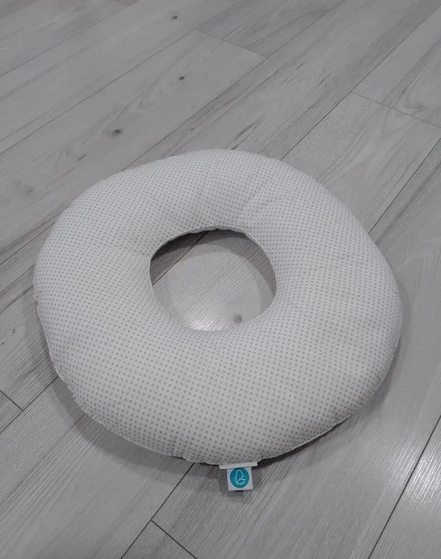 Poporodní polštář CEBA 45cm - grey dots