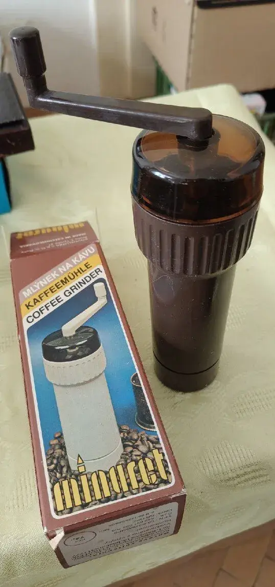 Mlýnek na kávu retro