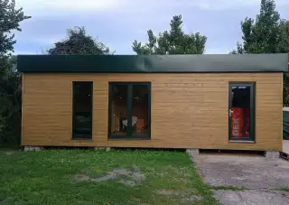 MODULOVÝ DŮM 10X4 M K CELOROČNÍMU BYDLENÍ