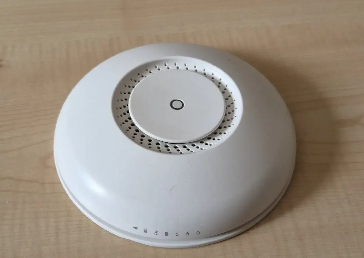 802.11ac 5GHz Wi-Fi access point Mikrotik cap ac