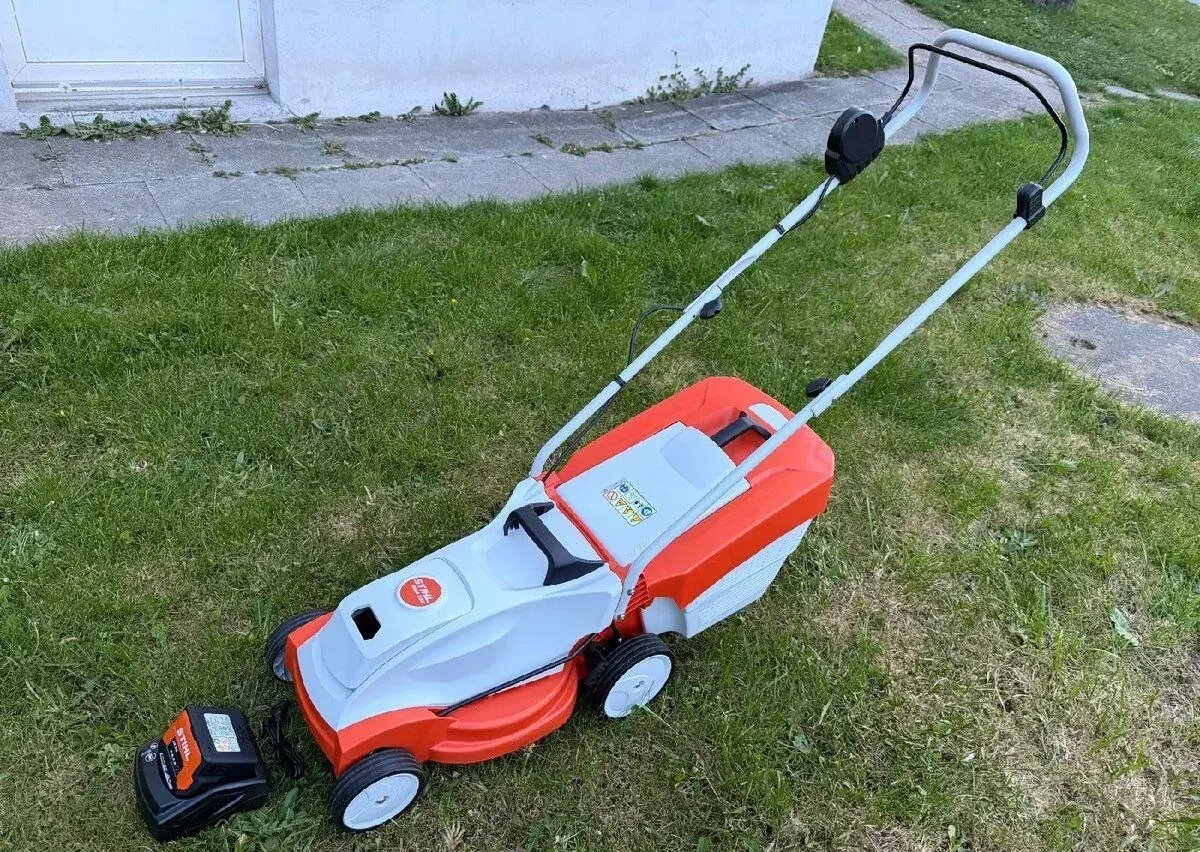 Nová AKU sekačka STIHL RMA 235 s baterií a nabíječkou