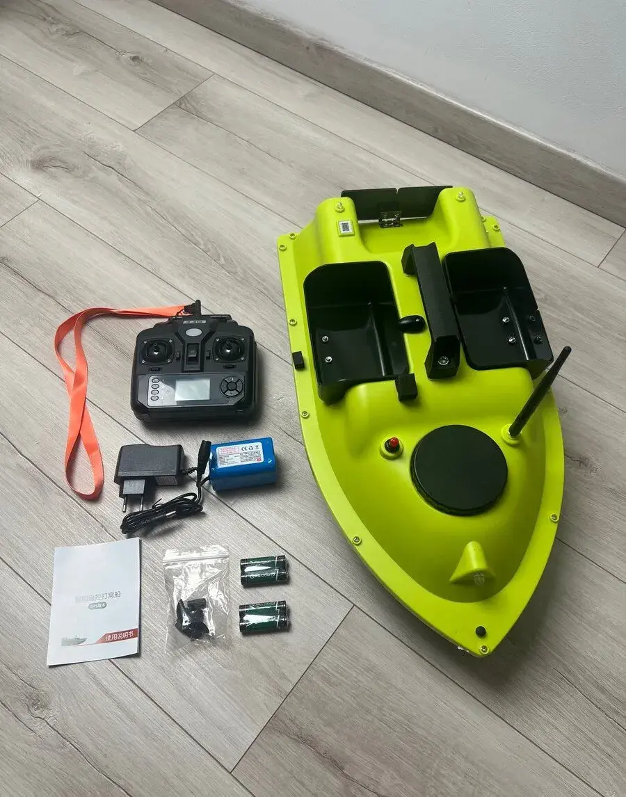 Zavážecí loďku s GPS - tříkomorová