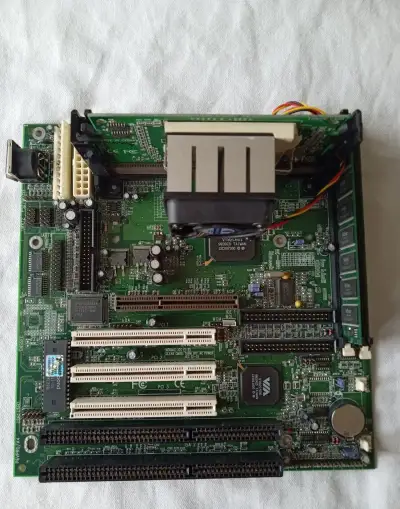 RETRO základní deska, slot 1-INTEL CELERON 300MHz.