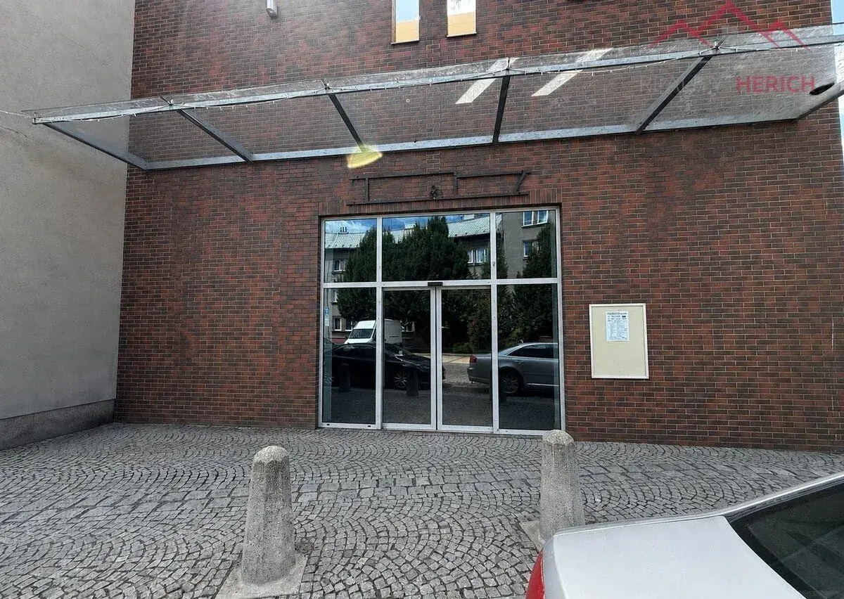 Pronájem obchodního prostoru (300 m2) Žižkovo náměstí, Chomu