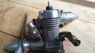 Modelářský motor O. S. MAX 10