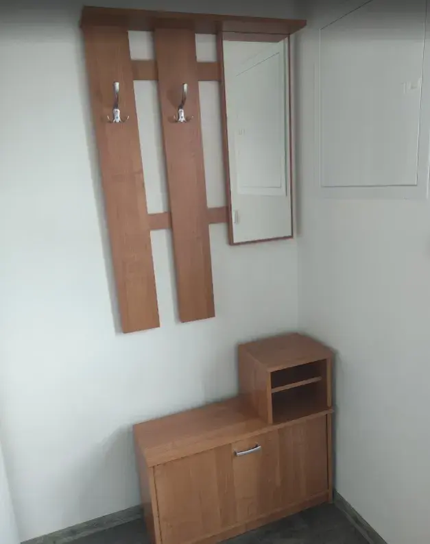 Botník s věšákem a zrcadlem