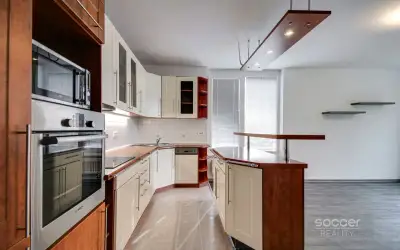 Pronájem bytu 2+kk a lodžie, 63 m2, ulice Kostomlatská, Prah