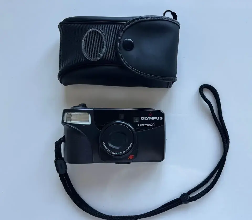 OLYMPUS SUPERZOOM 70 (Made in Japan, foťák na film)